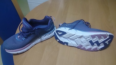 2-hoka one clifton 5.jpg